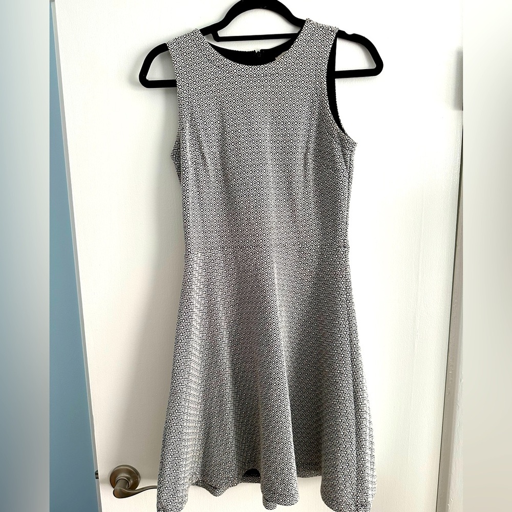 LOFT Fit and Flare Sleeveless Black and White Geometric Dresss